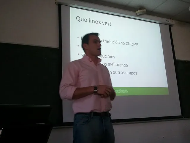 Fran Dieguez repasando a traducion de GNOME 3 ao galego